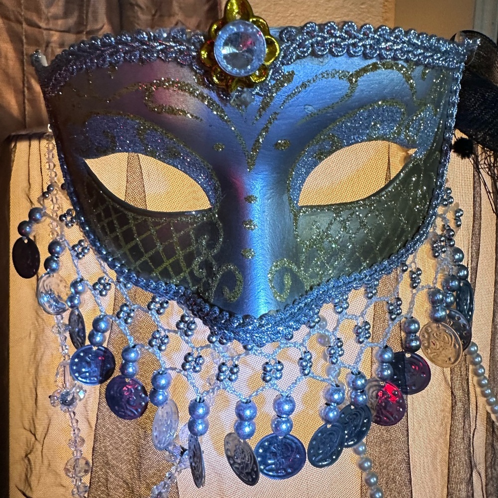 Elegant Silver & Gold Glittery Masquerade Mask - Halloween OS